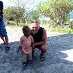 Rencontre avec des enfants adorables à l'église de Mayreau