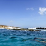 Protégés des vagues par les roches