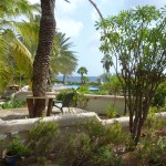 Vue sur la piscine et la mer